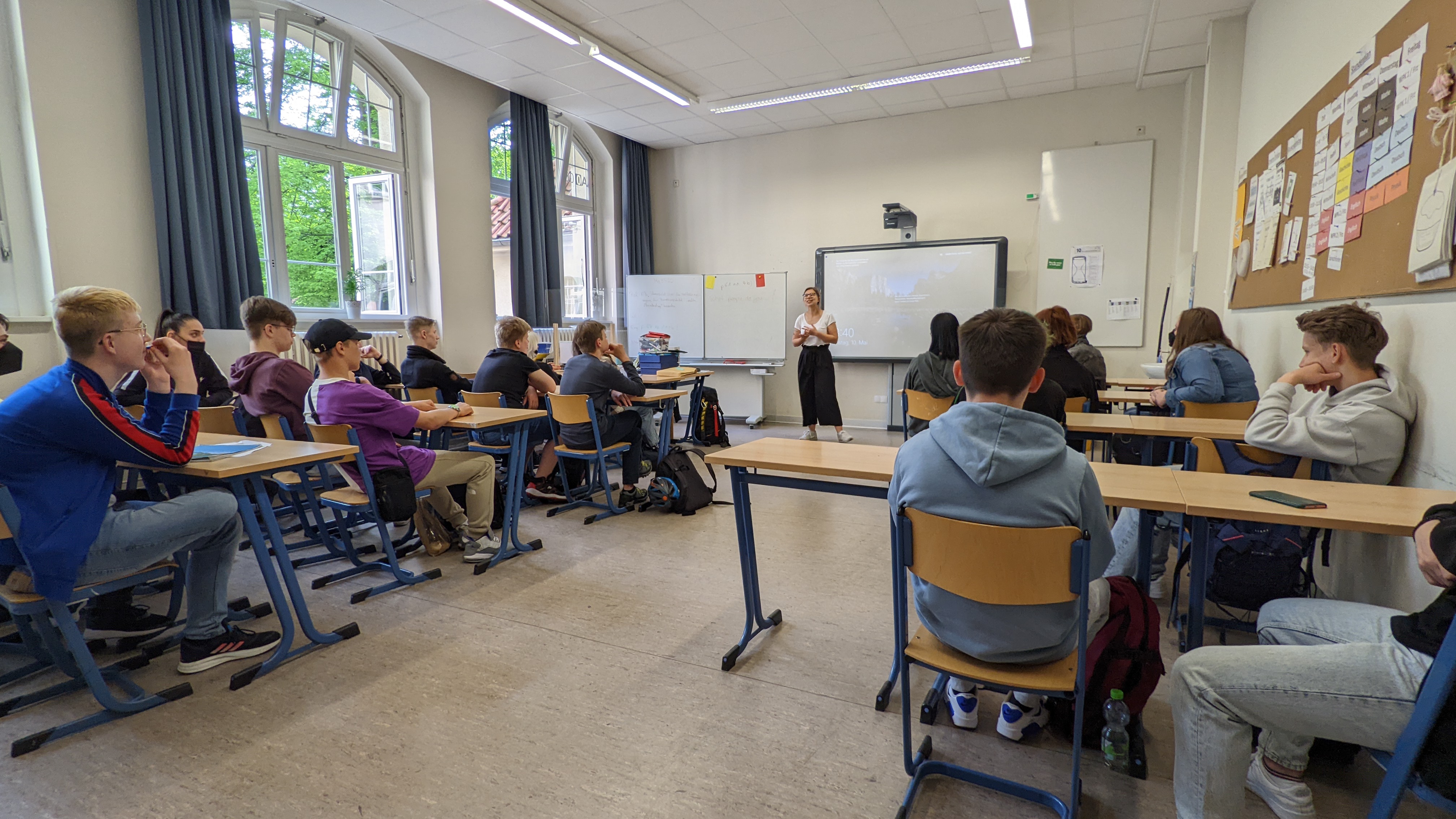 Schülerinnen und Schüler lernen die Sommerakademie kennen